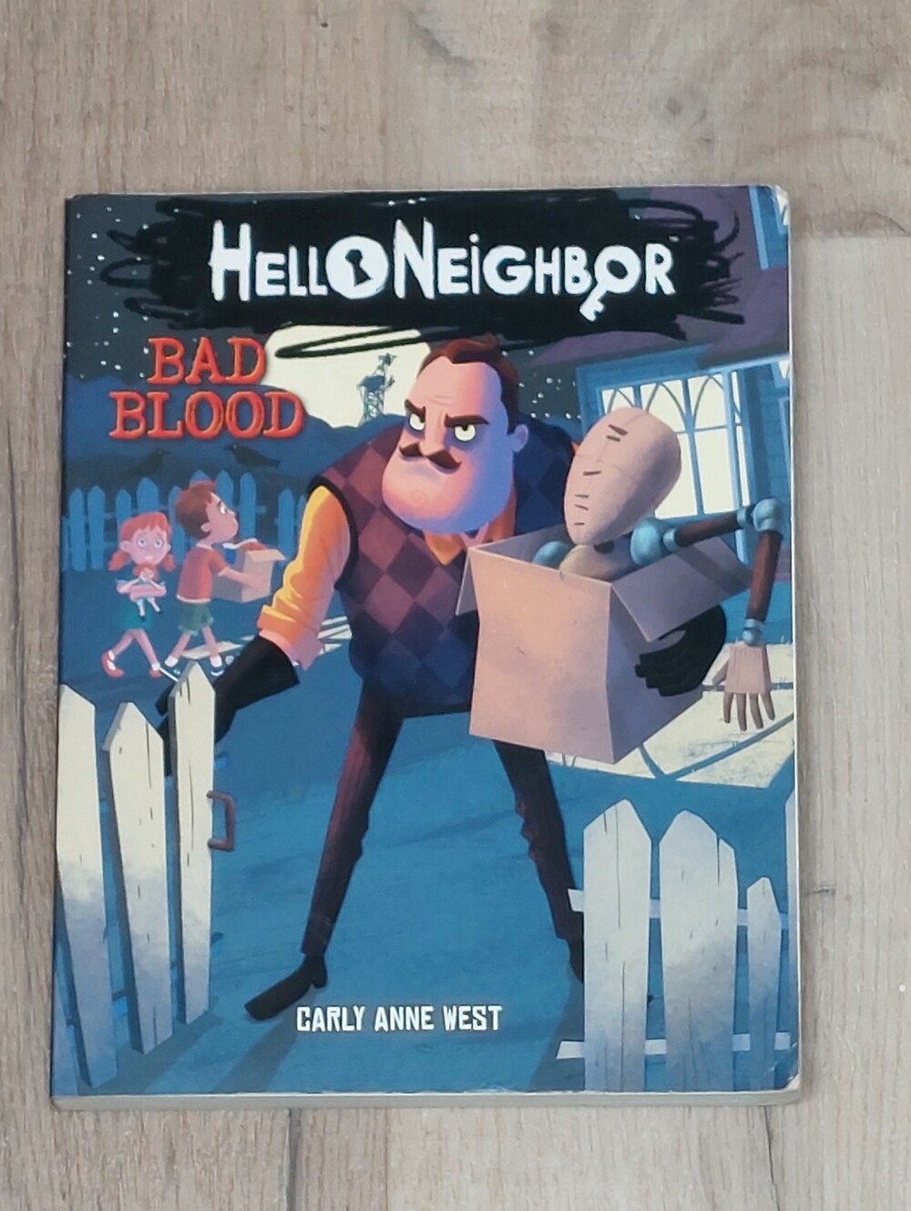 Hello Neighbor. Paperback Book 📖